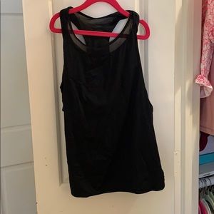 black lululemon tank w buikt in bra
